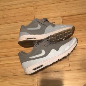Nike Air Max Women’s 9.5